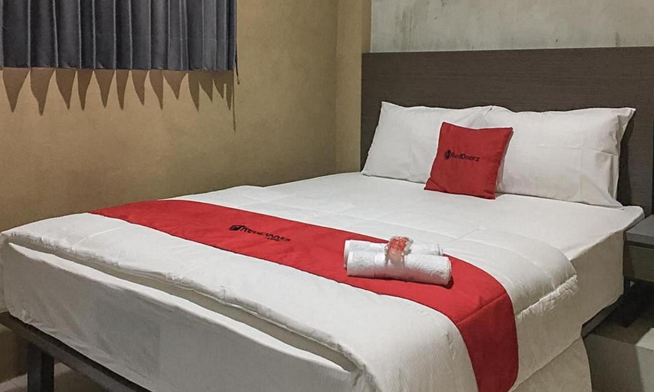 Hotel Reddoorz Near Wisata Paribendo Lawang Exterior foto